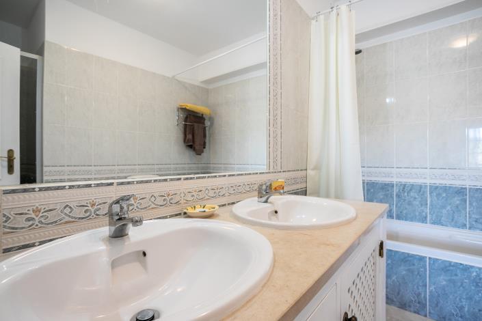 Image No.22-3 Bed Villa / Detached for sale