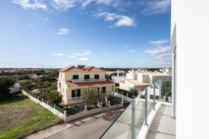 Image No.17-3 Bed Apartment for sale