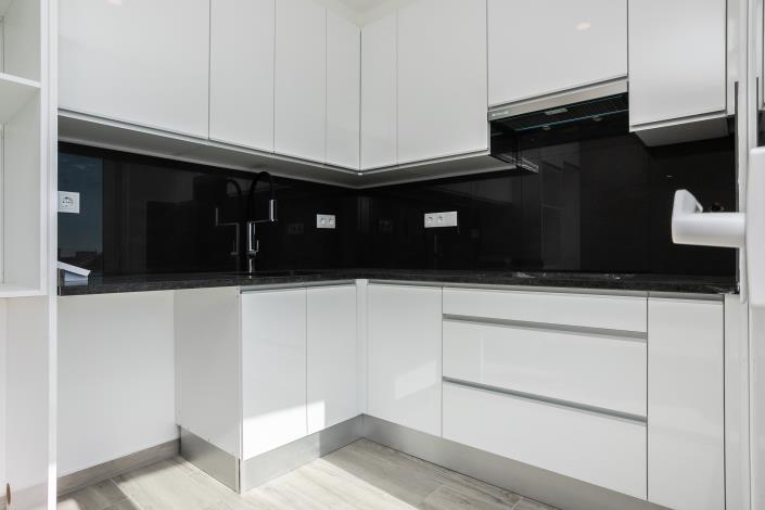 Image No.18-3 Bed Apartment for sale