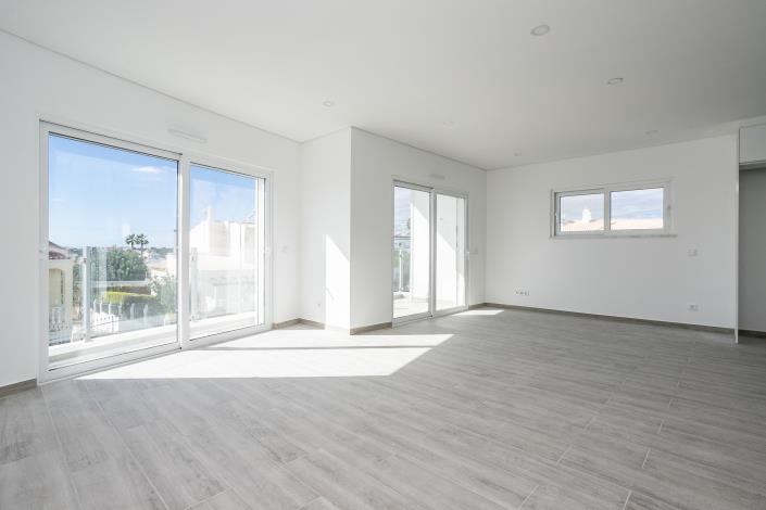 Image No.12-3 Bed Apartment for sale