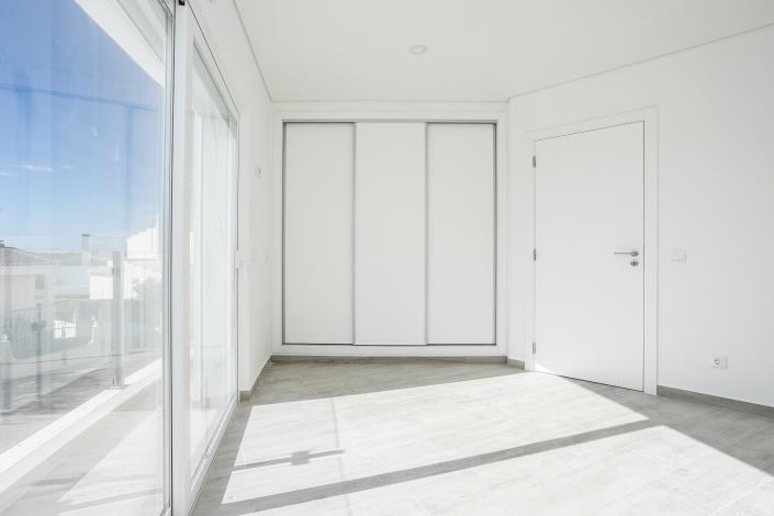 Image No.17-3 Bed Apartment for sale