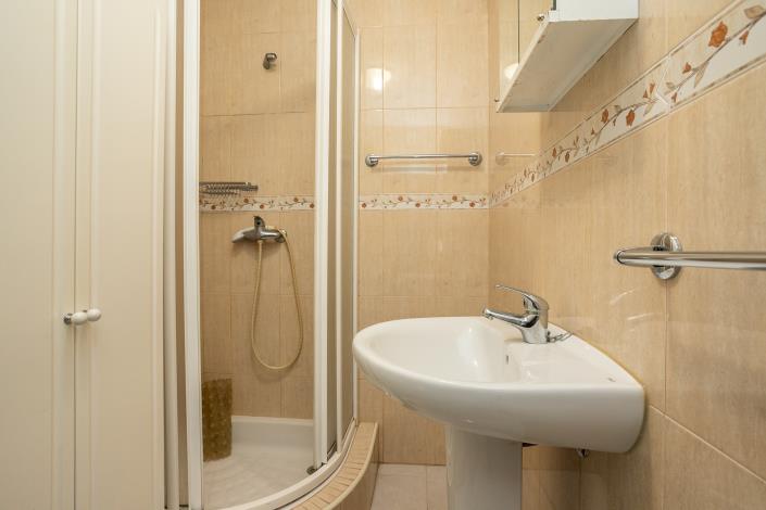 Image No.7-7 Bed House for sale