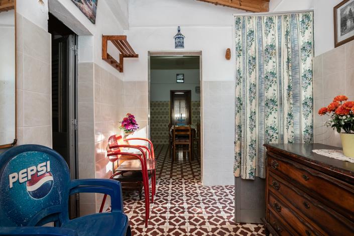 Image No.8-7 Bed House for sale