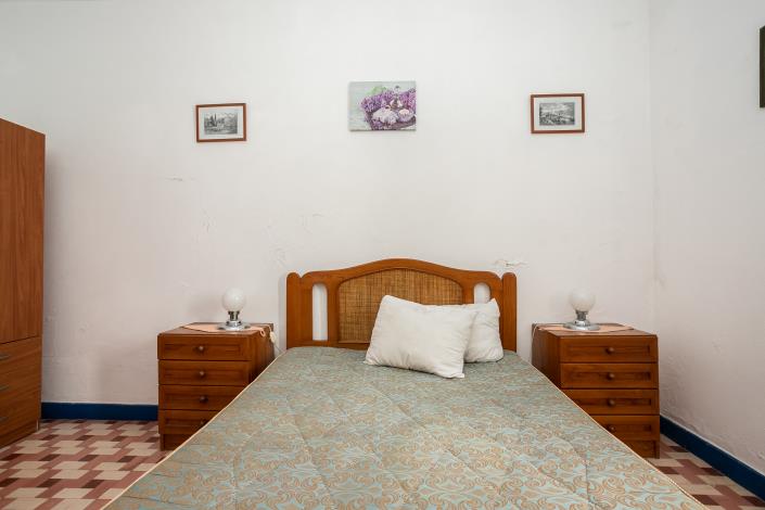 Image No.30-7 Bed House for sale