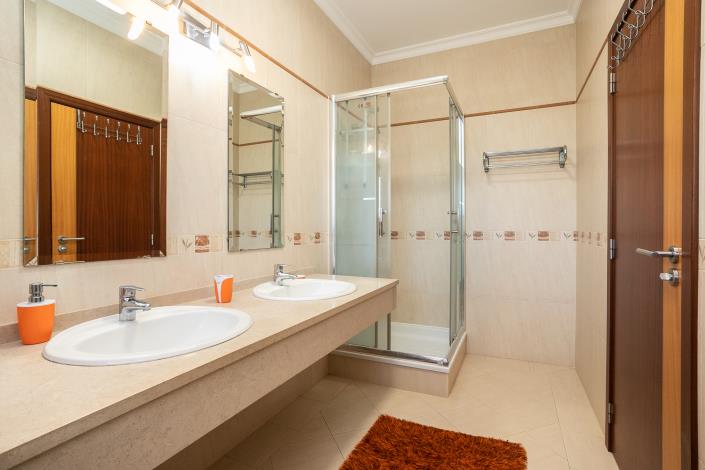 Image No.20-5 Bed Villa / Detached for sale