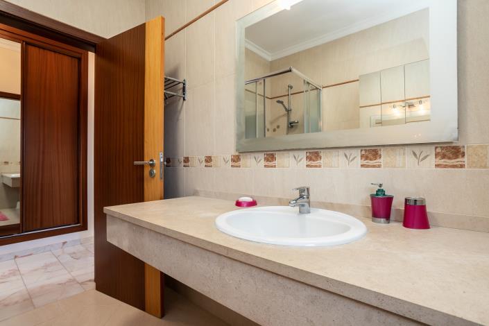 Image No.30-5 Bed Villa / Detached for sale