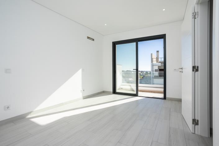 Image No.22-3 Bed Villa / Detached for sale