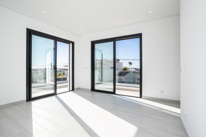 Image No.30-3 Bed Villa / Detached for sale