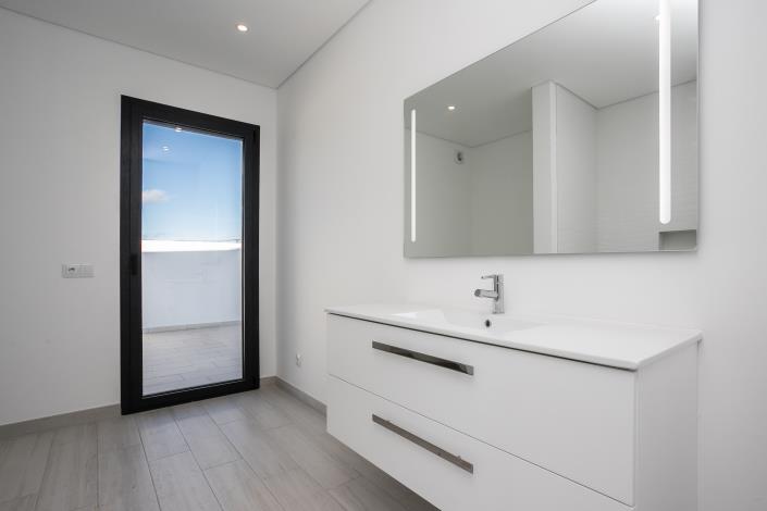 Image No.34-3 Bed Villa / Detached for sale