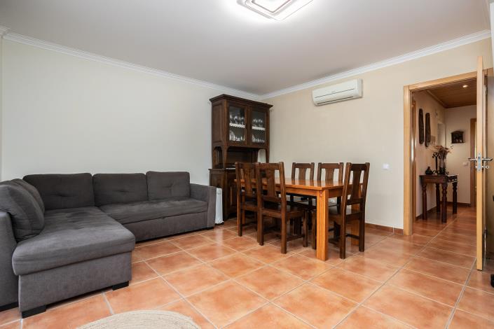 Image No.12-2 Bed Townhouse for sale