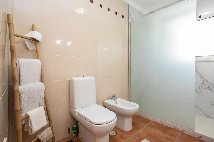 Image No.18-2 Bed Townhouse for sale