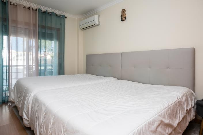 Image No.21-2 Bed Townhouse for sale