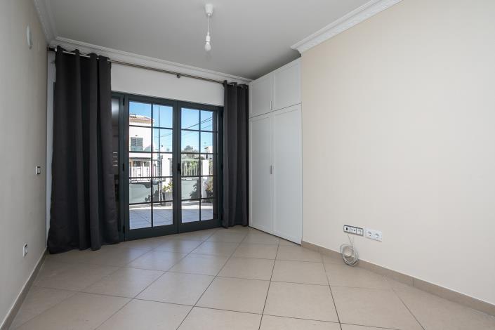 Image No.12-5 Bed Semi-Detached for sale