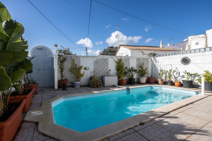 Image No.2-5 Bed Semi-Detached for sale