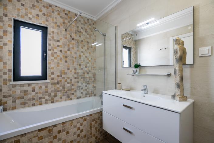 Image No.28-5 Bed Townhouse for sale