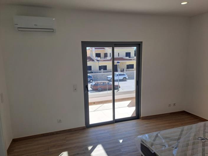 Image No.12-3 Bed Townhouse for sale