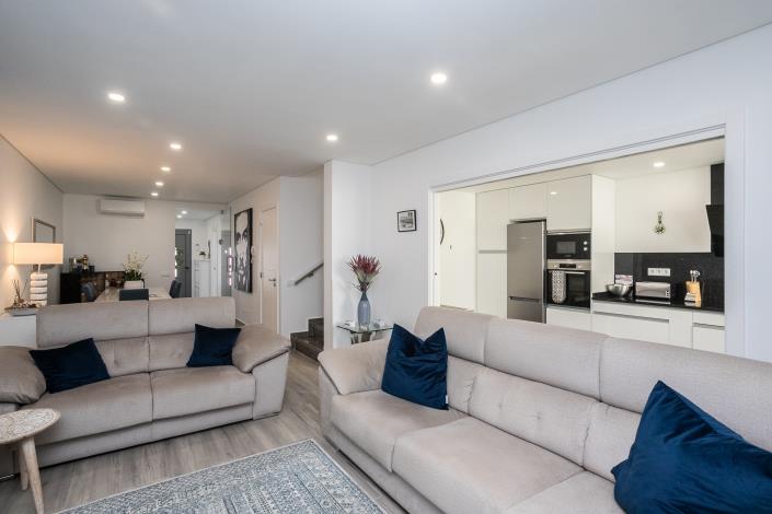 Image No.7-5 Bed Townhouse for sale