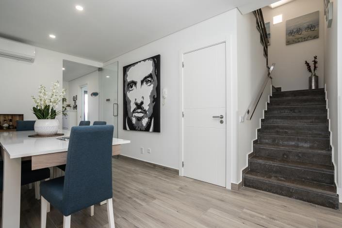 Image No.17-5 Bed Townhouse for sale