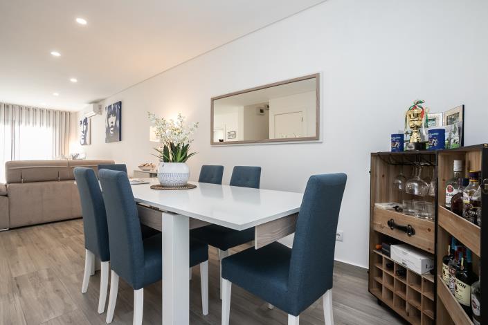 Image No.18-5 Bed Townhouse for sale