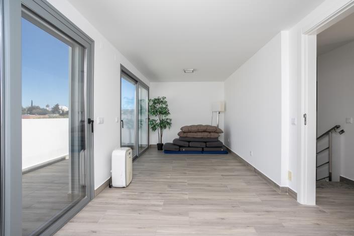 Image No.50-5 Bed Townhouse for sale