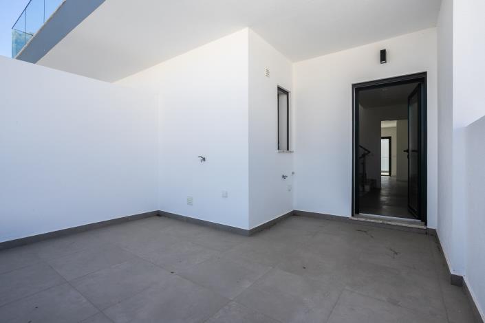 Image No.19-4 Bed Semi-Detached for sale