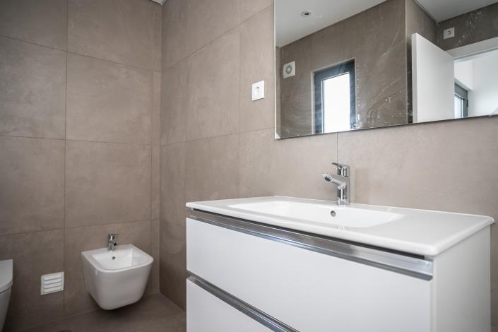 Image No.20-4 Bed Semi-Detached for sale