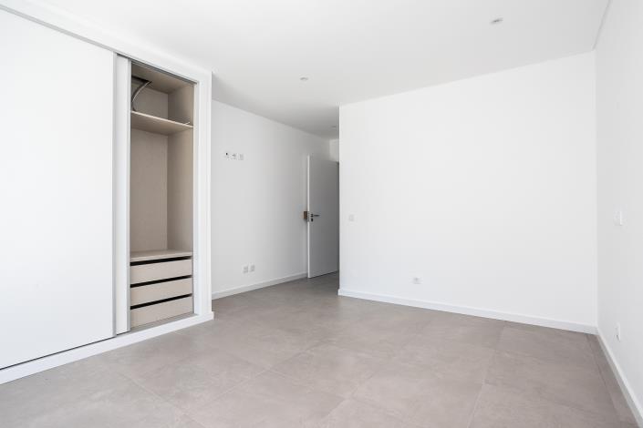 Image No.25-4 Bed Semi-Detached for sale
