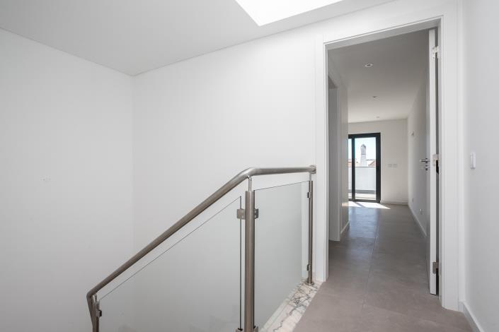 Image No.28-4 Bed Semi-Detached for sale