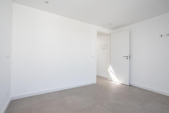 Image No.30-4 Bed Semi-Detached for sale