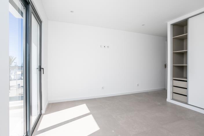 Image No.41-4 Bed Semi-Detached for sale