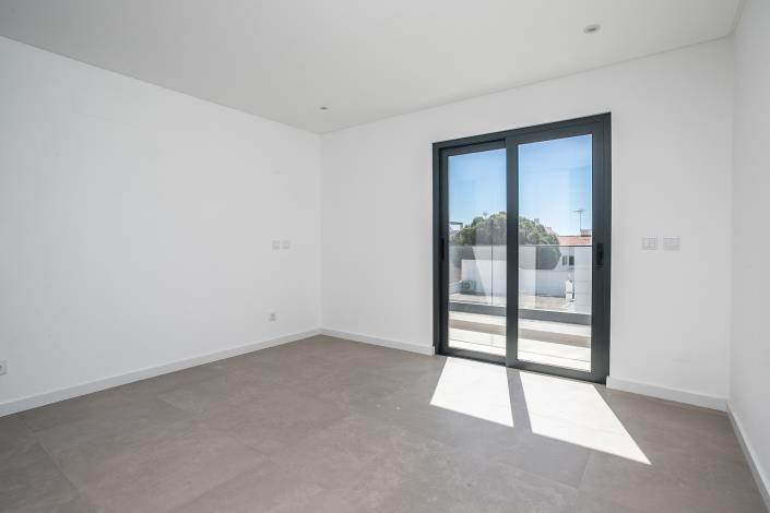 Image No.37-4 Bed Semi-Detached for sale