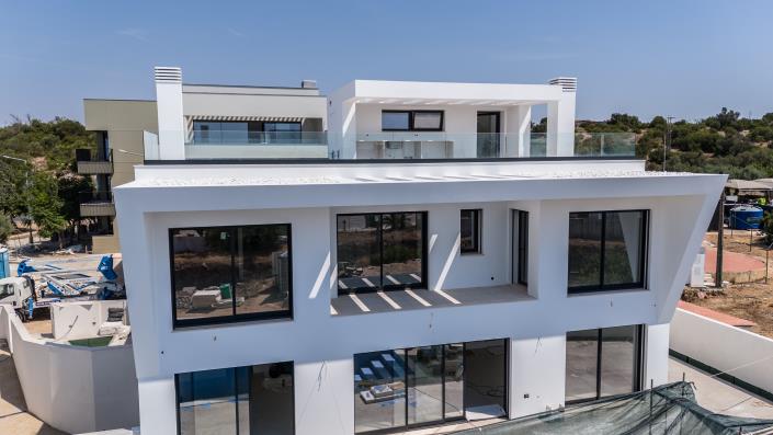 Image No.39-4 Bed Villa / Detached for sale