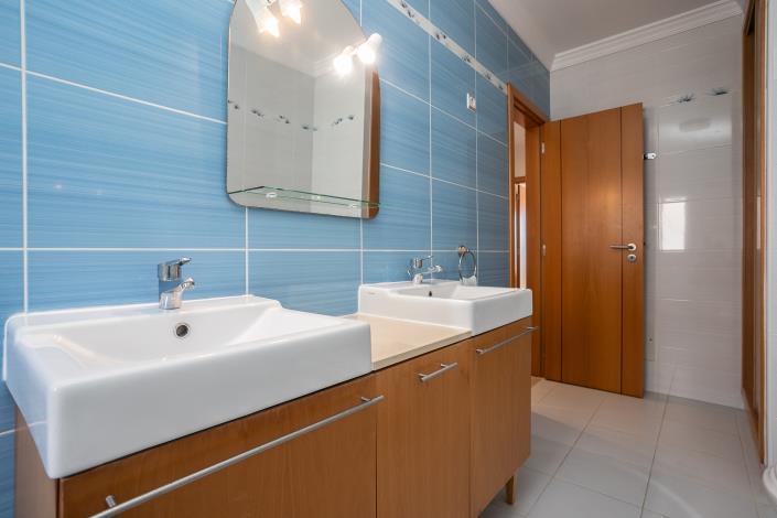 Image No.25-4 Bed Semi-Detached for sale