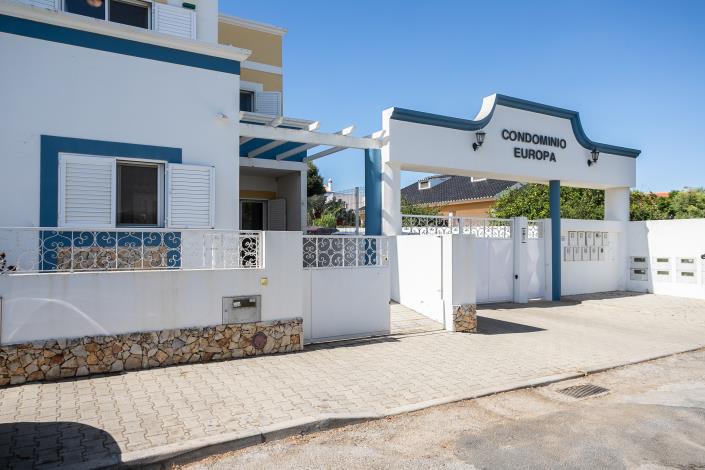 Image No.34-4 Bed Semi-Detached for sale