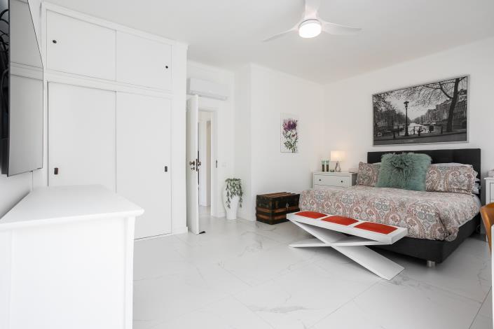 Image No.44-3 Bed Semi-Detached for sale
