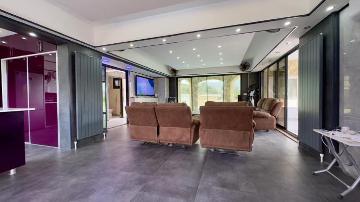 Image No.15-5 Bed Villa / Detached for sale