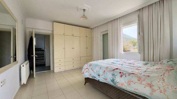 Image No.33-5 Bed Villa / Detached for sale