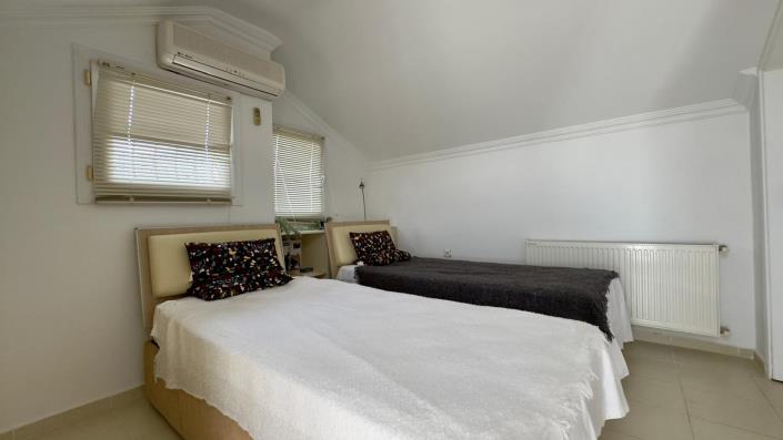 Image No.49-5 Bed Villa / Detached for sale