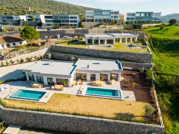 Modern-Villas-with-Lake-Views--2-
