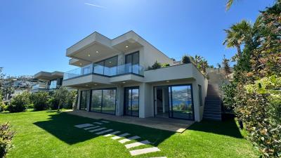 Brand-New-Seafront-Villa---17-