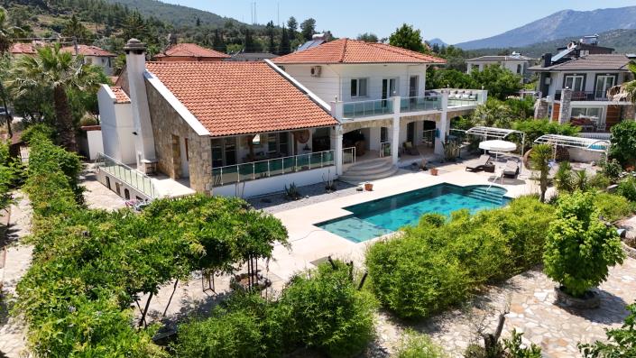 Image No.1-4 Bed Villa / Detached for sale