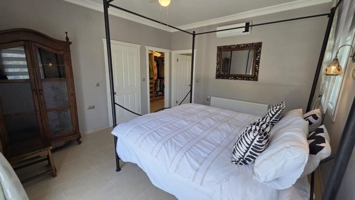 Image No.24-4 Bed Villa / Detached for sale