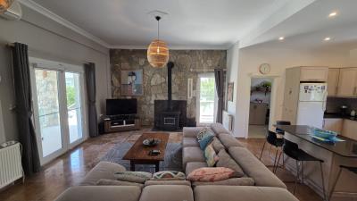 Spacious-Modern-Villa-in-Uzumlu--26-