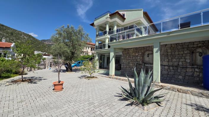 Image No.12-5 Bed Villa / Detached for sale