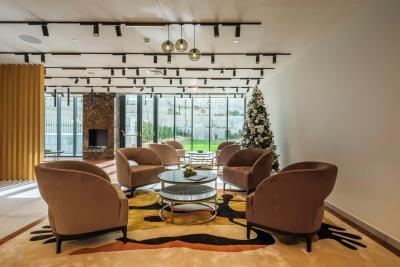 Spacious-River-View-Apartment--6-