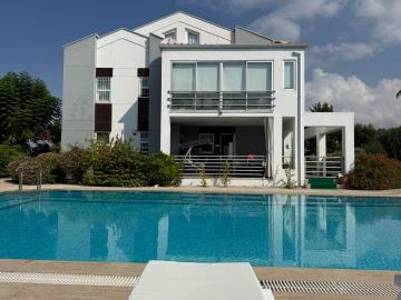 1 - Çalis, Apartment