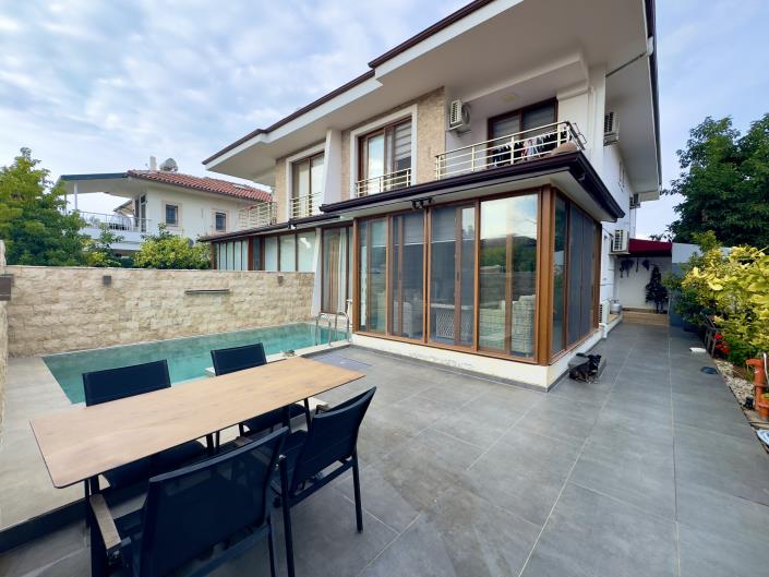 Image No.1-4 Bed Villa for sale