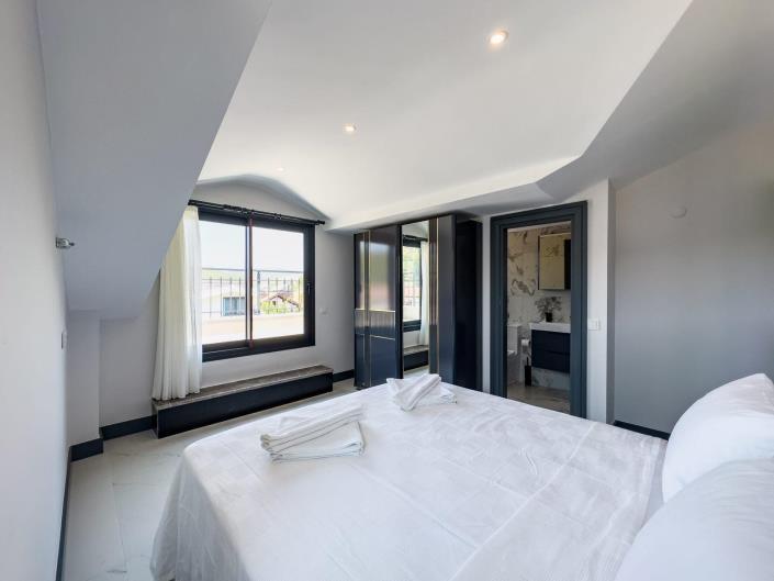 Image No.26-4 Bed Villa for sale