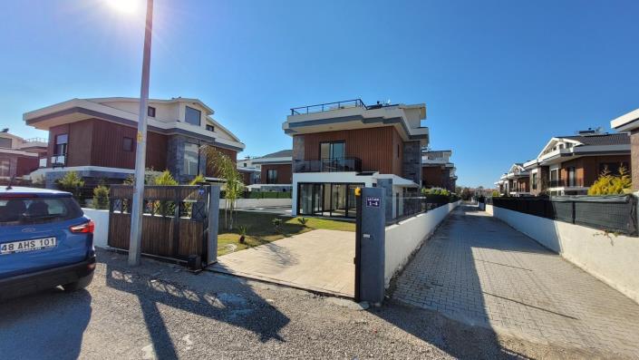 Image No.3-4 Bed Villa for sale