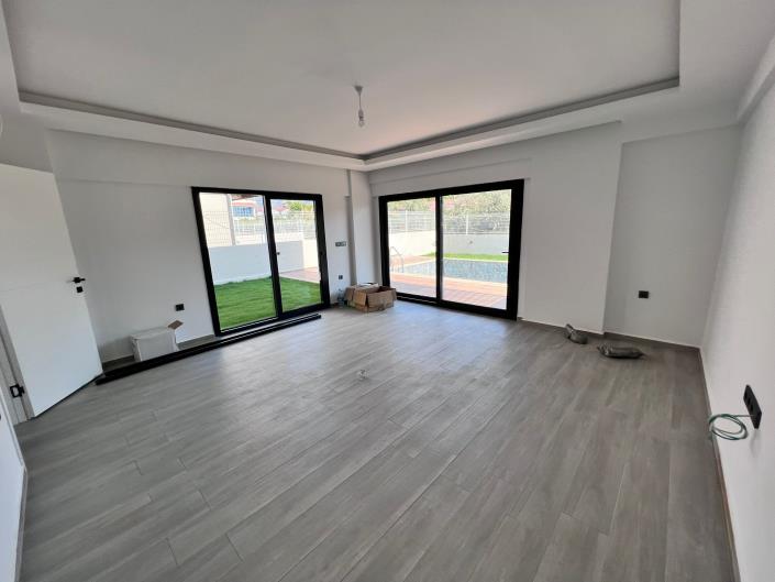 Image No.10-4 Bed Villa for sale